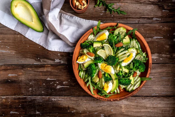 Grüner Salat Mit Avocado Gurke Brokkoli Und Gesunder Veganer Bio — Stockfoto