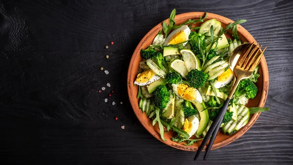 Vocado Salad Cucumber Broccoli Egg Healthy Organic Vegan Salat Sliced — ストック写真