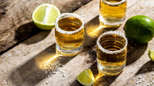 Tequila Mexicano Con Lima Sal Sobre Fondo Negro Rústico Espacio — Foto de Stock