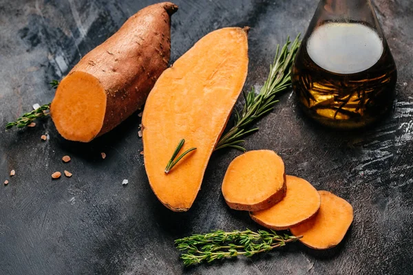 Batatas Batatas Crudas Sobre Fondo Madera Fondo Receta Alimentos Cerca — Foto de Stock