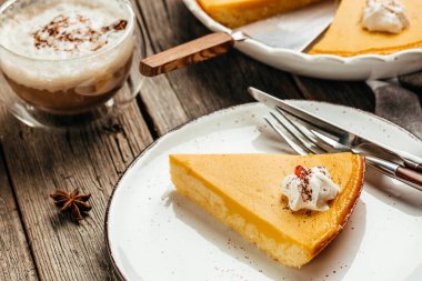Balkabağı turtası ve kremalı latte. Yemek tarifi geçmişi. Kapat..