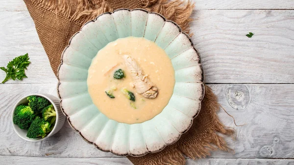 Hühnercremesuppe Vorhanden Traditionelles Rezept Ernährung Frische Nahrung Mahlzeit Gericht Suppe — Stockfoto
