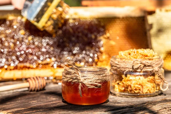 Natural Honey Comb Glass Jar Wooden Table Honey Background Sweet — Stock Photo, Image