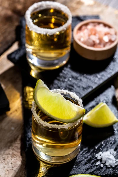 Tequila Mexicano Con Lima Sal Sobre Fondo Negro Espacio Para — Foto de Stock