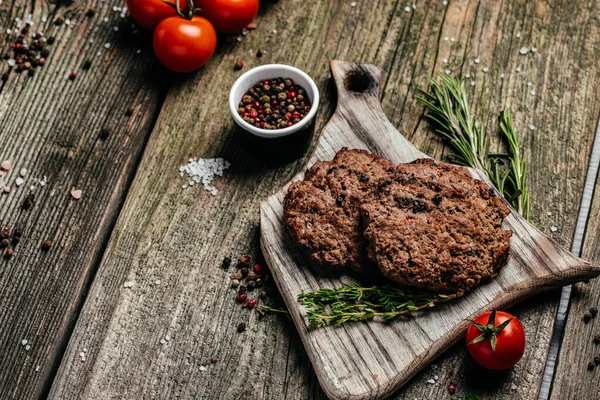 Tortini Hamburger Manzo Alla Griglia Costoletta Carne Fondo Nero Vista — Foto Stock