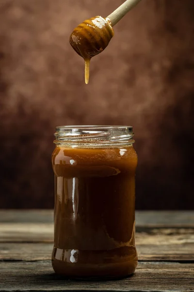 Honigglas Und Kochlöffel Glas Bienen Produzieren Frischen Gesunden Honig Honig — Stockfoto