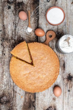 Bisküvi keki. Ev yapımı klasik kek ya da bisküvi. Fırının arka plan konsepti. Metin için pankart, menü tarifi yeri.