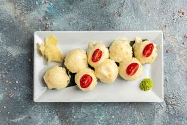 Balık ve soslu geleneksel Japon ekmeği, Restoran menüsü, diyet, yemek kitabı tarifi üst görünümü,