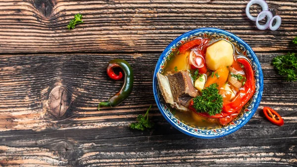 Shurpa Suppe Teller Mit Orientalischem Ornament Hölzerner Hintergrund Ansicht Von — Stockfoto