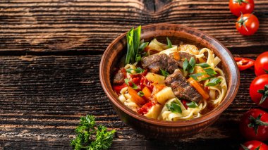 Lagman ya da Lagman Özbek ve Orta Asya mutfak konseptinin en üst görüşü. Özbek yemekleri çeşitleri.