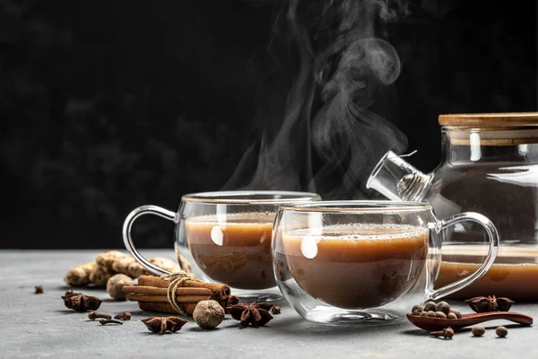 Két Bögre Masala Tea Forró Indiai Masala Chai Tea Tejjel — Stock Fotó