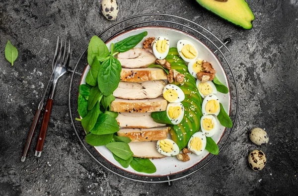 Csirke Filé Salátával Buddha Bowl Egészséges Ételek Keto Diéta Egészséges — Stock Fotó