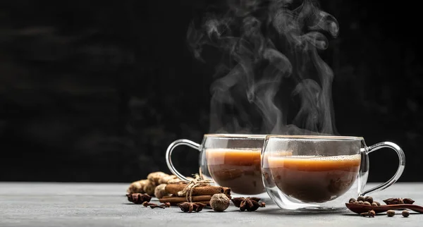 Két Bögre Masala Tea Forró Indiai Masala Chai Tea Tejjel — Stock Fotó