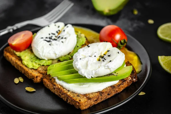 Kanapki Awokado Gotowane Jajka Zdrowe Jedzenie Dieta Ketonowa Dieta Lunch — Zdjęcie stockowe