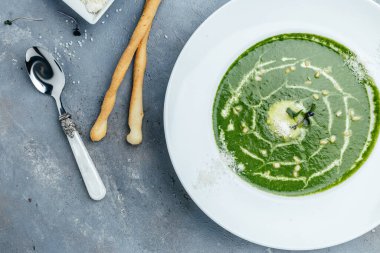 Brokoli, ıspanak kremalı çorba, sebze çorbası. Afiş, yemek tarifi geçmişi. Kapat.,