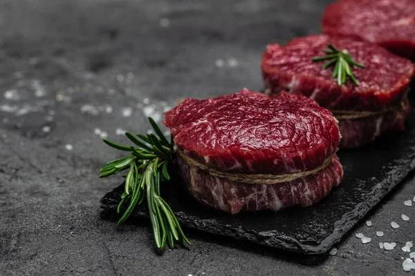 Beef Medallions Rosemary Spices Raw Beef Meat Steak Tenderloin Fillet — Stock Photo, Image