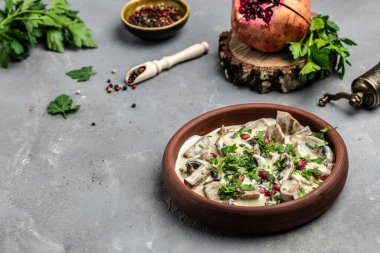 Etli ve krem peynirli mantarlar, restoran menüsü, diyet, yemek tarifi üst görünümü,