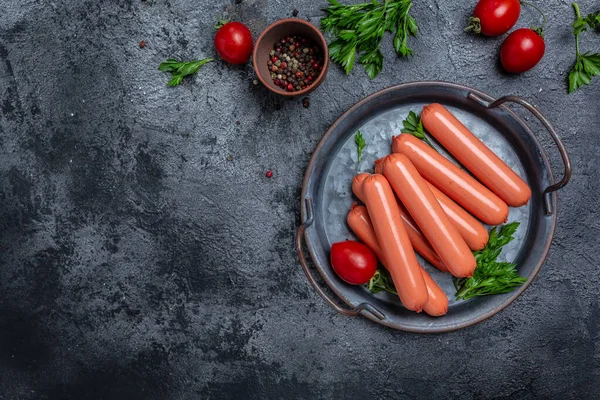 Sosisler vejetaryen vejetaryen ya da vejetaryen atıştırmalıkları yemeye hazır. Vejetaryen bitkisinden yapılmış sosisler soya fasulyesi taklidi et. metin için yer, üst görünüm.