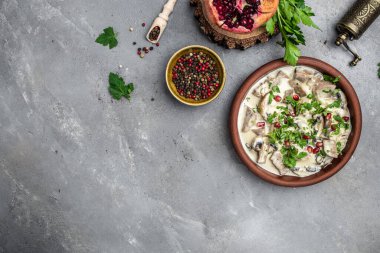 Etli ve krem peynirli mantarlar, restoran menüsü, diyet, yemek tarifi üst görünümü,