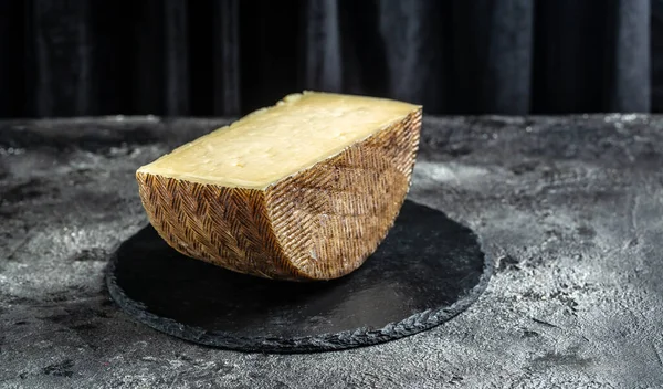 Spanyol Manchego Peynirleri Kırsal Ahşap Masada Afiş Menü Metin Için — Stok fotoğraf