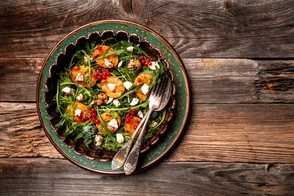 Salada Com Damascos Grelhados Arugula Nectarinas Pêssegos Bagas Queijo Cabra — Fotografia de Stock