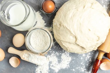 Pasta için Pişirme İçindekiler. Çiğ hamur. Mutfak, yemek pişirme, fırın konsepti.