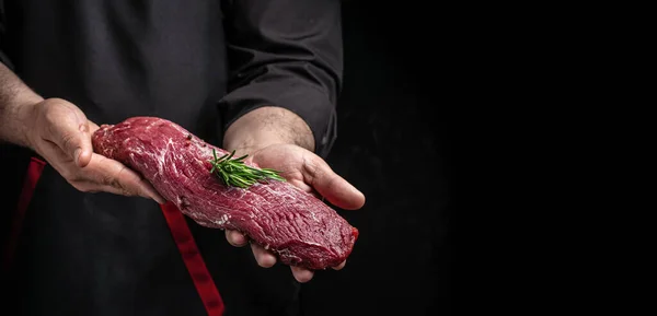Male Hands Holding Beef Meat Dark Background Whole Piece Tenderloin — Stock Photo, Image