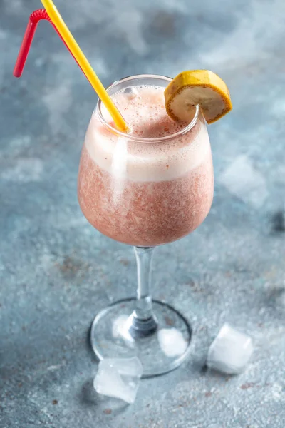 Jahodový Koktejl Růžovým Vínem Frose Slushy Smoothy Alcoholic Beverage — Stock fotografie