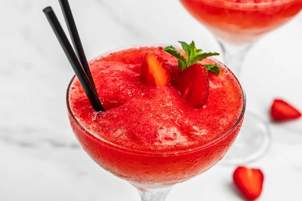 Jahodový Koktejl Růžovým Vínem Frose Slushy Smoothy Alcohol Beverage Boozy — Stock fotografie