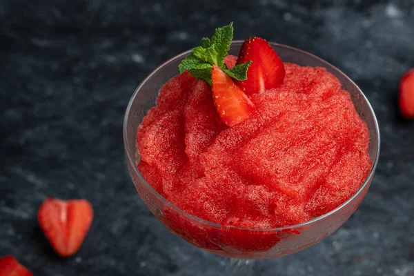 Jahodový Koktejl Růžovým Vínem Frose Slushy Smoothy Alcohol Beverage Boozy — Stock fotografie