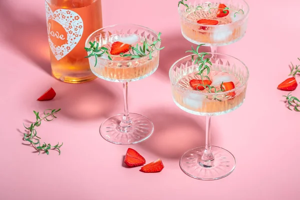 Drink Cocktail Ice Glass Pink Background Refreshing Fruit Cocktail Punch — Fotografia de Stock