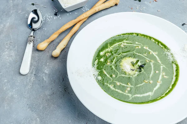 Sopa Creme Verde Espinafre Brócolis Com Parmesão Prato Vegetariano Alimentos — Fotografia de Stock