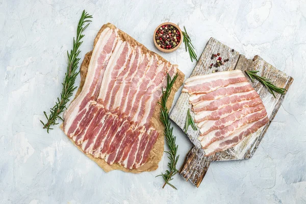 Varkensvlees Spekschijfjes Met Rozemarijn Houten Plank Banner Menu Recept Plaats — Stockfoto