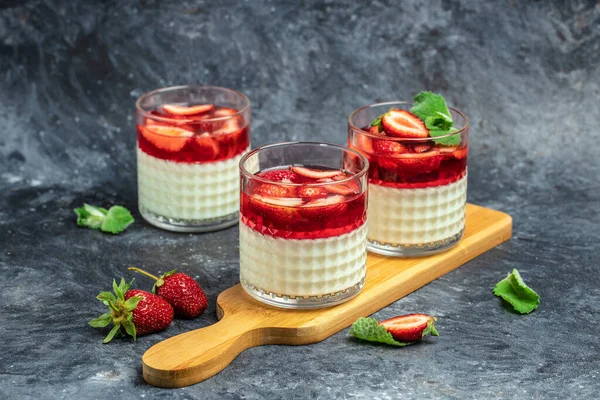 Traditional Italian Dessert Panna Cotta Strawberry Jelly Dark Background Summer — Fotografia de Stock