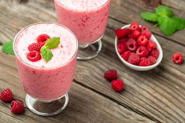 Joghurt Smoothie Mit Himbeeren Glas Auf Holztisch Gewichtsverlust Konzept Banner — Stockfoto