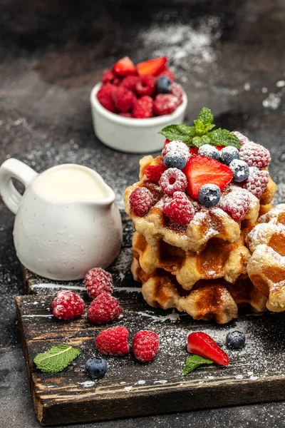 Sweet Homemade Berry Belgian Waffle Raspberries Strawberries Blueberries Sugar Powder — Stockfoto