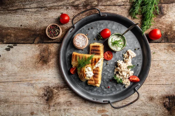 Τουρκική Κουζίνα Πατσάνγκα Μπορέγκι Παστίρμα Και Τυρί Τσένταρ Παστιρμάλι Μπορέκ — Φωτογραφία Αρχείου
