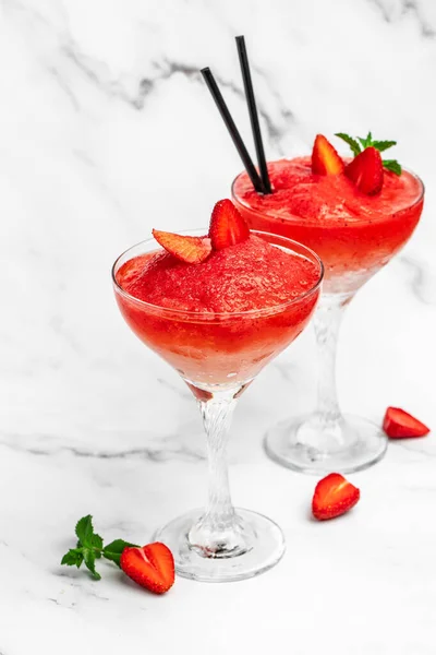 Coquetel Morango Com Vinho Rosa Frose Slushy Smoothy Alcoholic Beverage — Fotografia de Stock