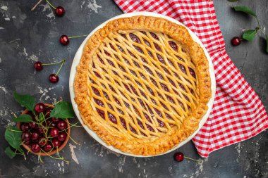 Ev yapımı vişneli turta, afiş, menü, metin için tarif yeri, üst görünüm,