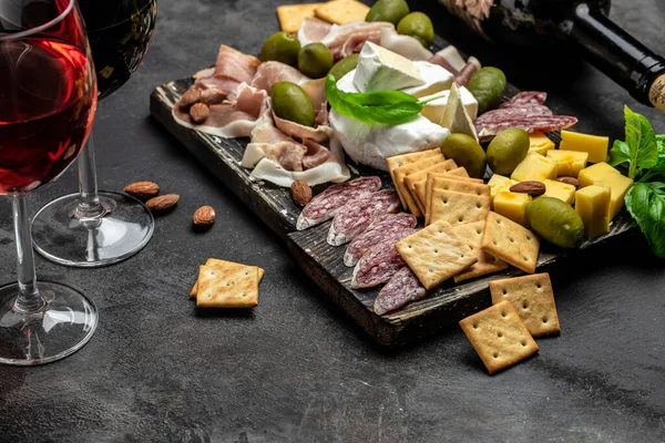 Antipasto Board Sliced Meat Ham Salami Cheese Olives Wine Dark — Stock Photo, Image