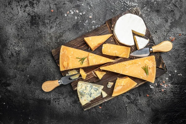 Farklı Peynir Türleri Cheese Mix Dor Blu Chedar Camamber Brie — Stok fotoğraf