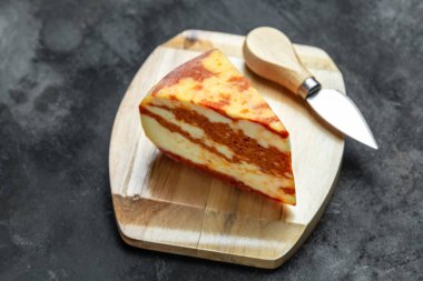 Peynir. Bir parça mermer peynir, menü konsepti. Üst Manzara. metin için boşluk kopyala,