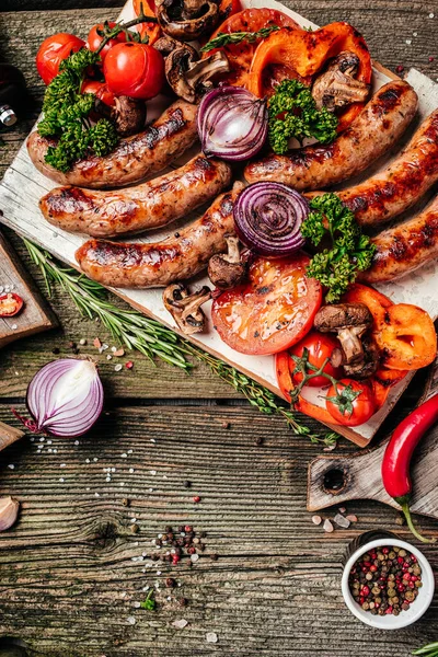 Grillmenü Gegrilltes Fleisch Sortiment Von Leckeren Bbq Snacks Mit Gemüse — Stockfoto