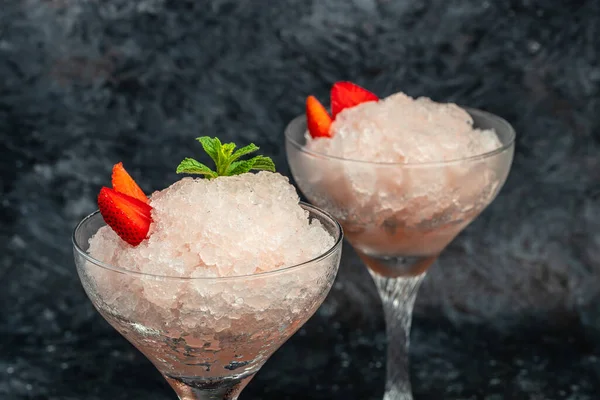 Cóctel Helado Fresa Con Vino Rosa Frose Slushy Smoothy Alcoholic — Foto de Stock