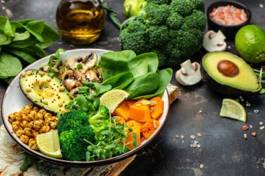 Buda kasesi, avokado, mantar, brokoli ıspanağı, nohut kabağı. Sağlıklı ve dengeli yiyecekler.