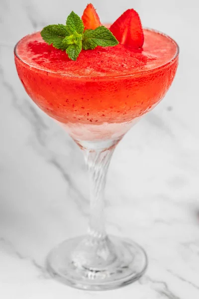 Cocktail Mousseux Aux Fraises Avec Vin Rose Frose Slushy Smoothy — Photo