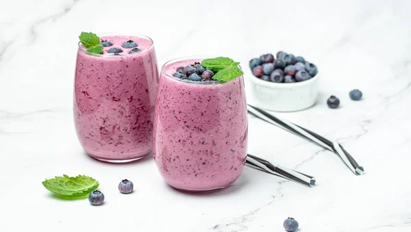 Blueberry Smoothie Yogurt Fruit Dessert Light Background Berry Smoothie Healthy — ストック写真