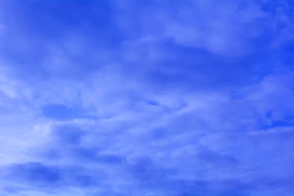 Όμορφα Εναέρια Μεγάλα Σύννεφα Στον Γαλάζιο Ουρανό — Φωτογραφία Αρχείου
