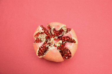 Lezzetli, sulu, olgun narlar.