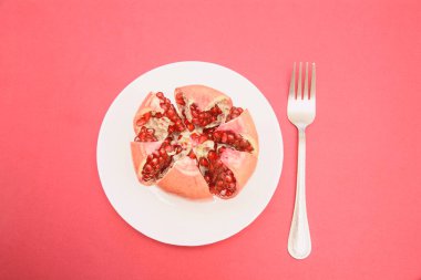 Lezzetli, sulu, olgun narlar.